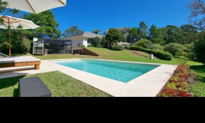 En venta espectacular casa de 5 dormitorios en Golf, Punta del Este