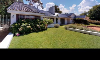 Casa en venta en Punta del este de 4 dormitorios.