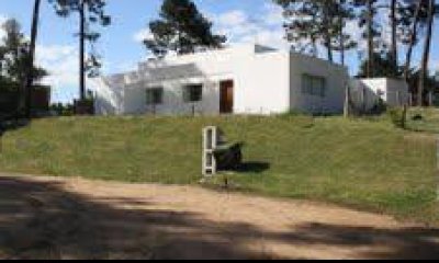 Vende casa de 3 dormitorios en Punta del Este