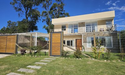 Vende casa de 4 dormitorios en Barrio Marly, Punta del Este.