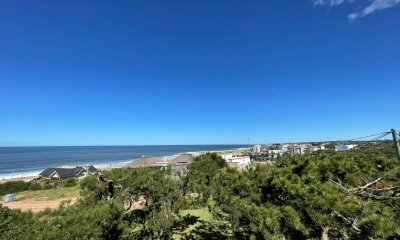En venta casa frente al mar de 3 dormitorios, en El Chorro- Manantiales, con piscina.