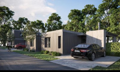 En venta casa de 2 dormitorios en Pinares Punta del Este.