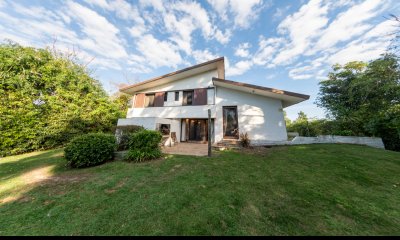 Casa en Venta en Pinares ? Punta del Este de 4 dormitorios Confort, amplitud y entorno natural a solo metros del mar