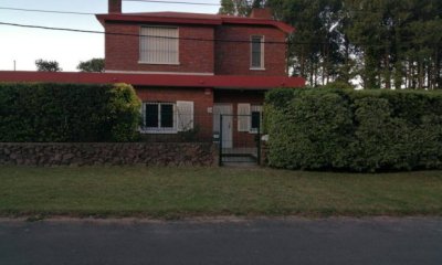 En venta casa de 4 dormitorios en Pinares Punta del Este