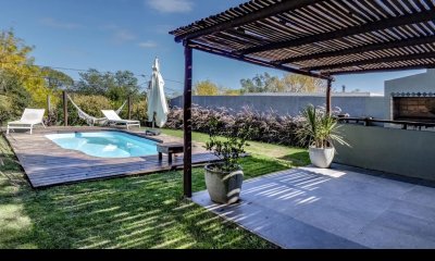 Casa de 3 dormitorios con piscina en Pinares. Punta del Este
