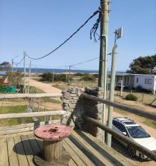 Vende casa de 3 dormitorios en Manantiales, muy próxima al mar.