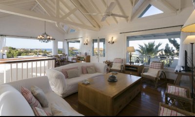 Vende casa en Punta Piedras, con piscina y parrillero.