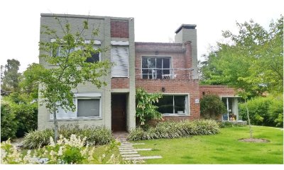 Venta casa 4 dormitorios en Pinares, Punta del Este con piscina
