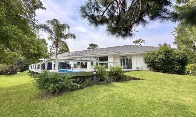 Casa de Tres dormitorios y Servicio en Venta, Golf, Punta del Este