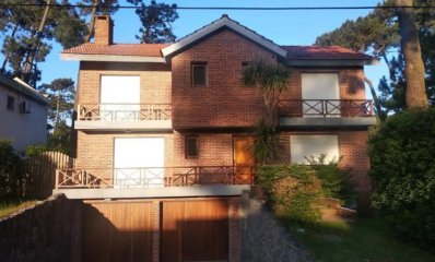 Vende casa en pinares de 4 dormitorios en Pinares, Punta del Este.