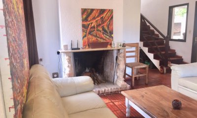 Venta de Casa 4 DORMITORIOS en La Barra, Punta del Este.-