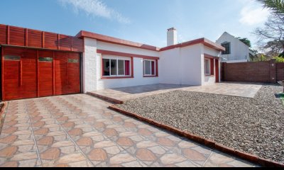 Excelente casa en venta ubicada a 200 metros del mar.