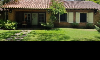 CASA EN VENTA EN GOLF, AMPLIO TERRENO, 3 DORMITORIOS + SERVICIO