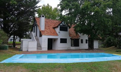 Hermosa casa de 4 dormitorios en venta en Beverly Hills