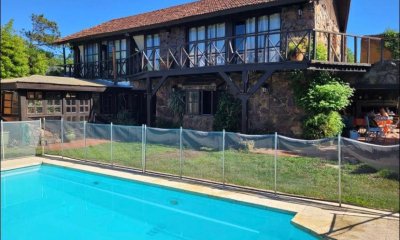 Vende casa a media cuadra del mar de 3 dormitorios, Pinares, Punta del Este
