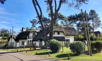 Venta Casa 4 dormitorios en Rincón del Indio, Punta del Este con Parrillero