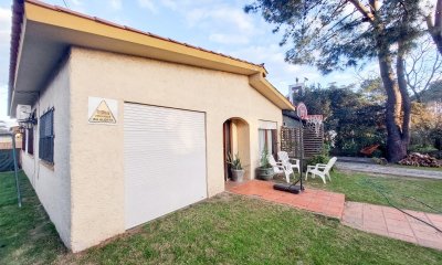 Vende casa de 3 dormitorios en Pinares Punta del Este
