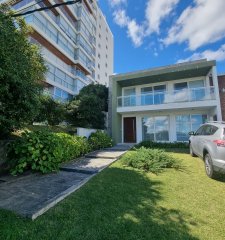 Casa en Venta de  5 dormitorios en Playa Mansa , Punta del este