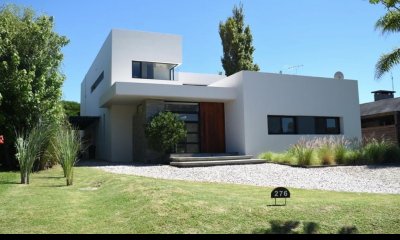 En venta casa de 4 dormitorios en la Tahona, impecable.