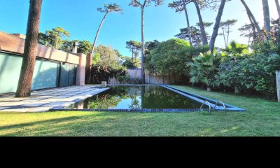 Hermosa casa de 4 dormitorios en venta en San Rafael, con barbacoa y piscina.