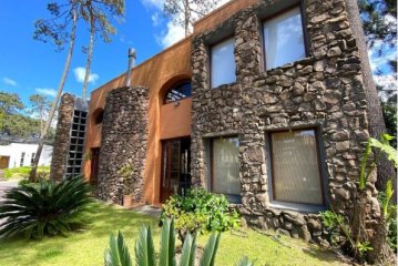 Divina Casa en venta en La Arbolada.