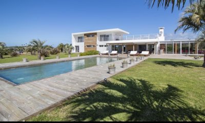 Espectacular chacra con casa estilo minimalista finamente decorada. Arenas de José Ignacio