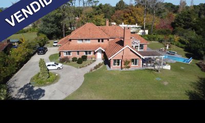 Espectacular Mansion en zona Golf, proxima al Hotel Lauberge y a las propiedades mas importantes de Punta del Este.