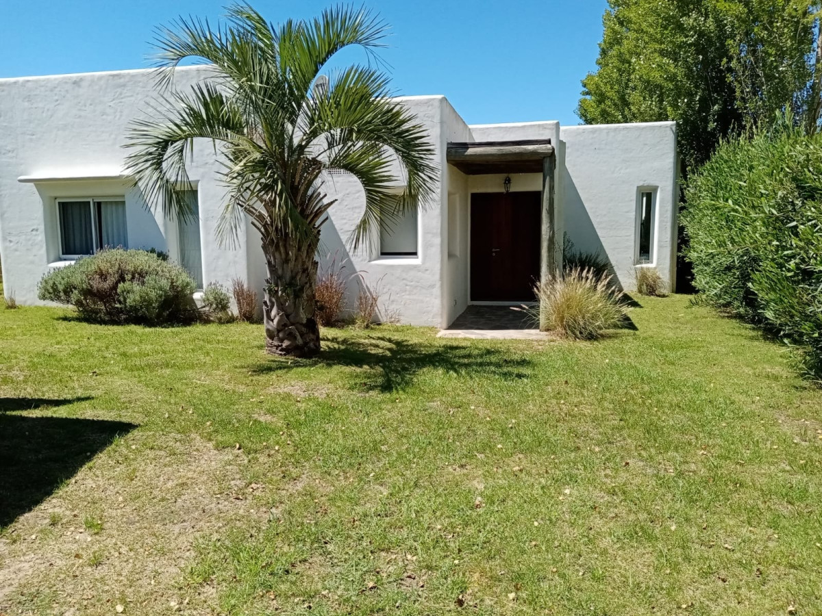 Casa en Barrio Cerrado a la Venta de 2 dormitorios , Altos de Montoya.