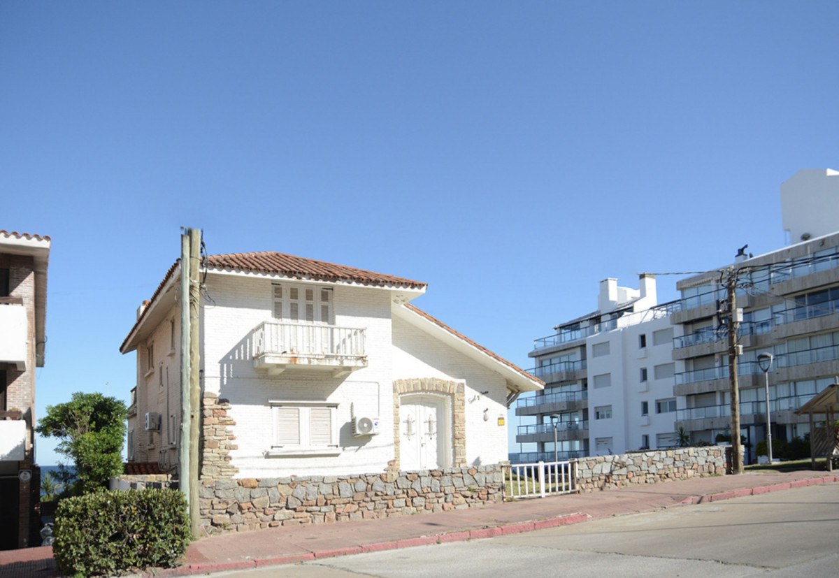 En venta lote exclusivo frente al mar en Peninsula, Punta del Este