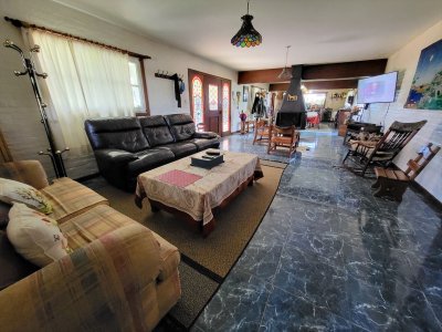 vende chacra de 108 hectareas con casa de 6 dormitorios en pueblo eden. - ndm23032h