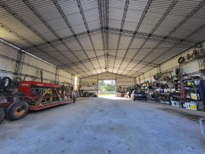 vende chacra de 108 hectareas con casa de 6 dormitorios en pueblo eden. - ndm23032h