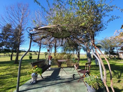 vende chacra de 108 hectareas con casa de 6 dormitorios en pueblo eden. - ndm23032h