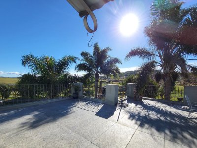 vende chacra de 108 hectareas con casa de 6 dormitorios en pueblo eden. - ndm23032h