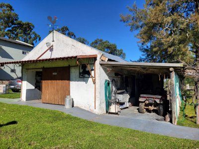 vende chacra de 108 hectareas con casa de 6 dormitorios en pueblo eden. - ndm23032h