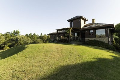 En venta chacra en Jose Ignacio de 4 dormitorios , con piscina y parrillero