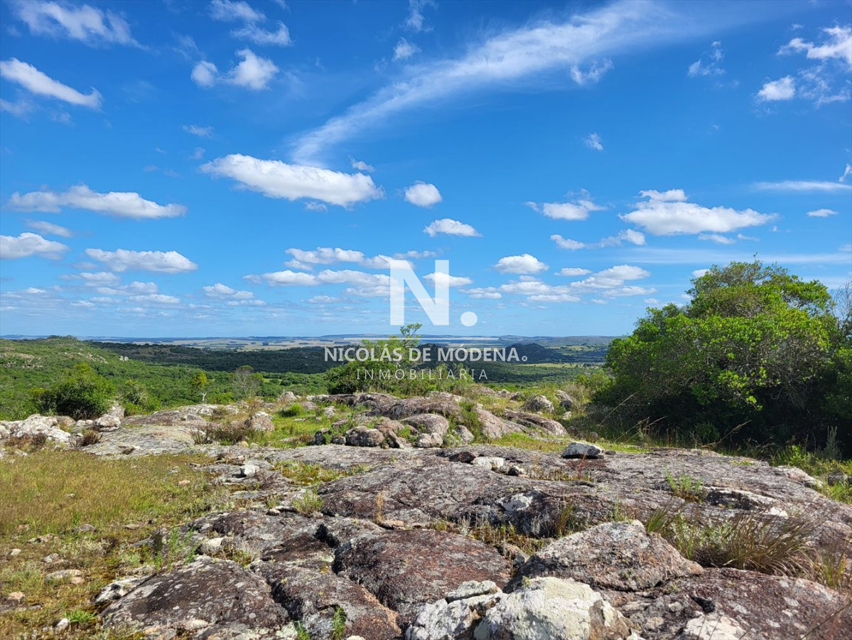 Vende Campo en Lavalleja de 1075 con casa principal y de personal. - GoPunta - Portal Inmobiliario de Punta del Este - Maldonado