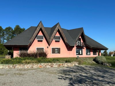 Vende campo en San Carlos Maldonado.