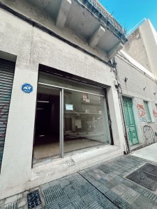 excelentes locales con renta en ciudad vieja - montevideo - ndm22670l