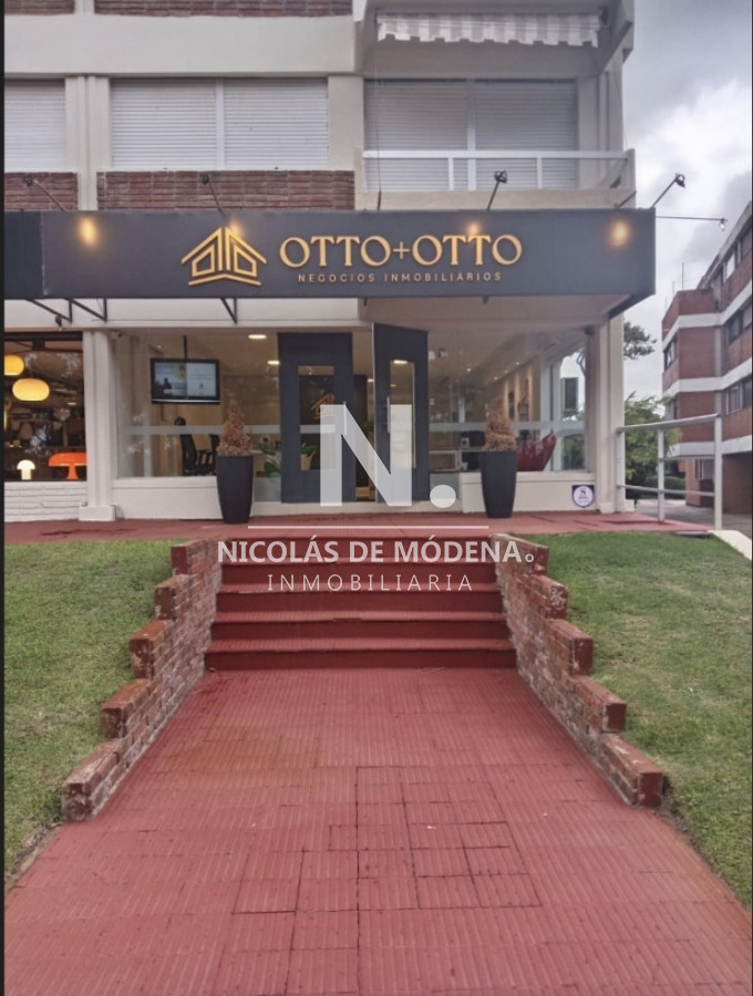 En venta local de 100m2 en Av. Italia, Punta del Este - NDM30066L
