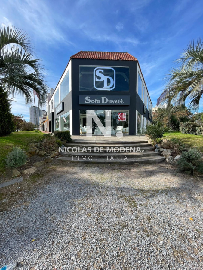 En venta local de 390m2 en Punta del Este - NDM29939L