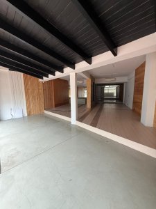 Alquila Local en Punta del Este con 1 Dormitorio 