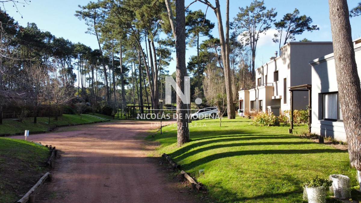 En venta en Pinares Punta del Este,  terreno ideal para inversión  - NDM28662T