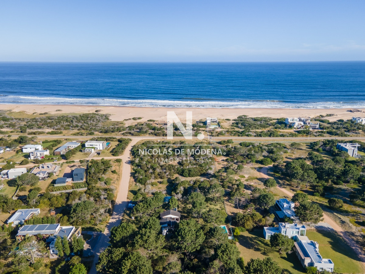 Vende terreno en Arenas de Jose Ignacio, Gran oportunidad. - NDM23565T