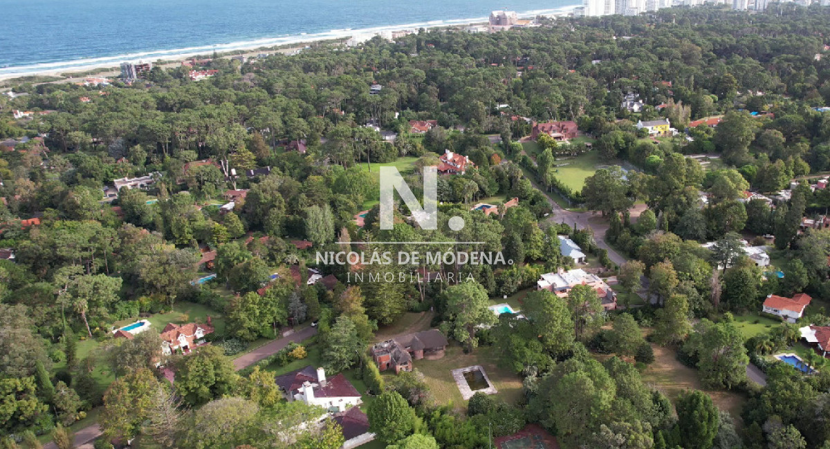 Terreno en venta en El Golf, Punta del Este. Proximo al mar.  1000 m2 - NDM19435T