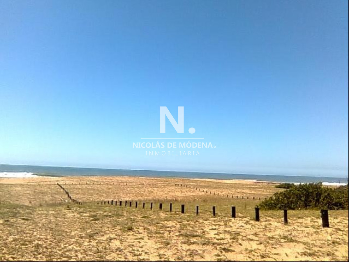 Vende terreno en San Antonio, Rocha frente al mar