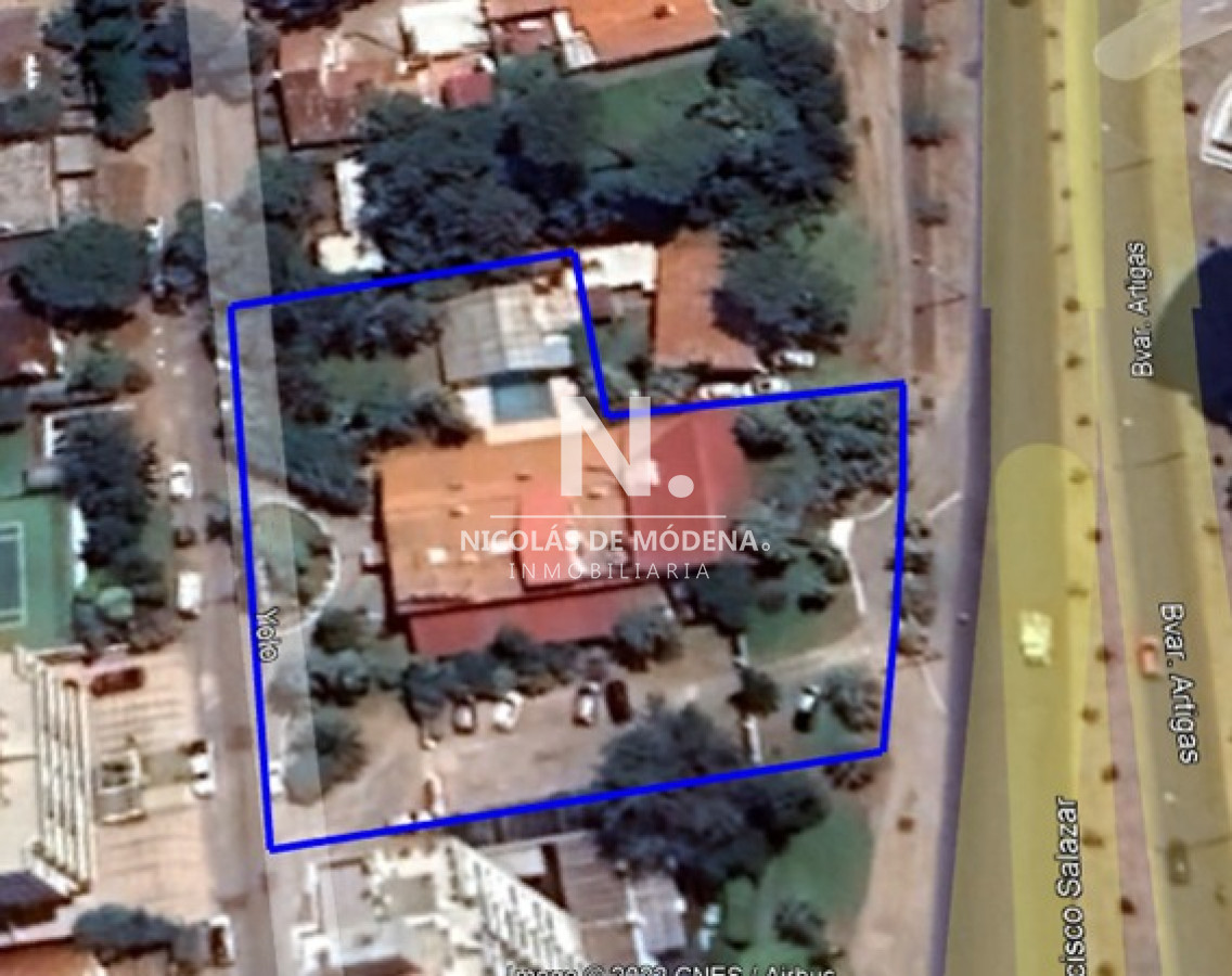 En venta terreno en Punta del Este, para construir edificio. - NDM26922T