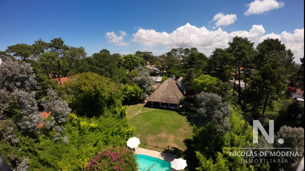 Vende terreno ideal para invertir, con casa y psicina en Av. córdoba en Punta del Este - GoPunta - Portal Inmobiliario de Punta del Este - Maldonado