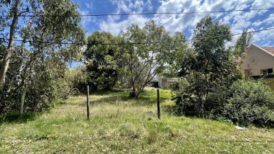 En venta espacioso terreno de 470 m2 en el Tesoro, La Barra.