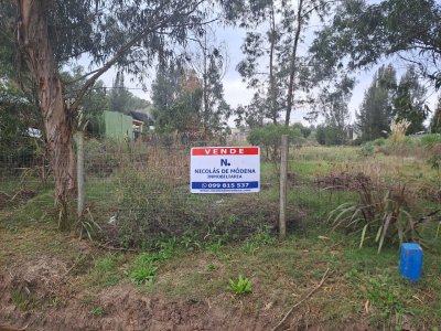 Terreno 900mts2 sobre Camino Eguzaquiza La Barra Punta del Este
