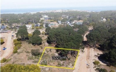 Vende terreno en Barrio privado en Playa Brava